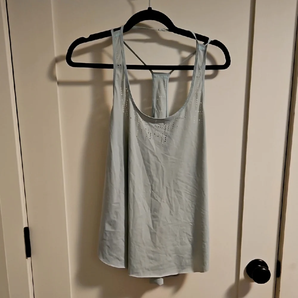Lululemon Women's water bound Light Blue Sleeveless Top - Picture 2 of 5